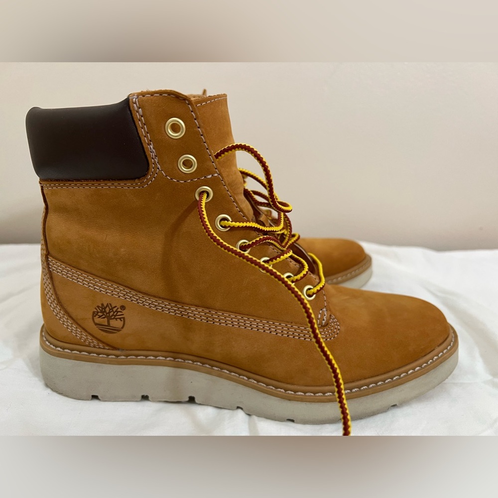 Women’s Timberlands Size 7